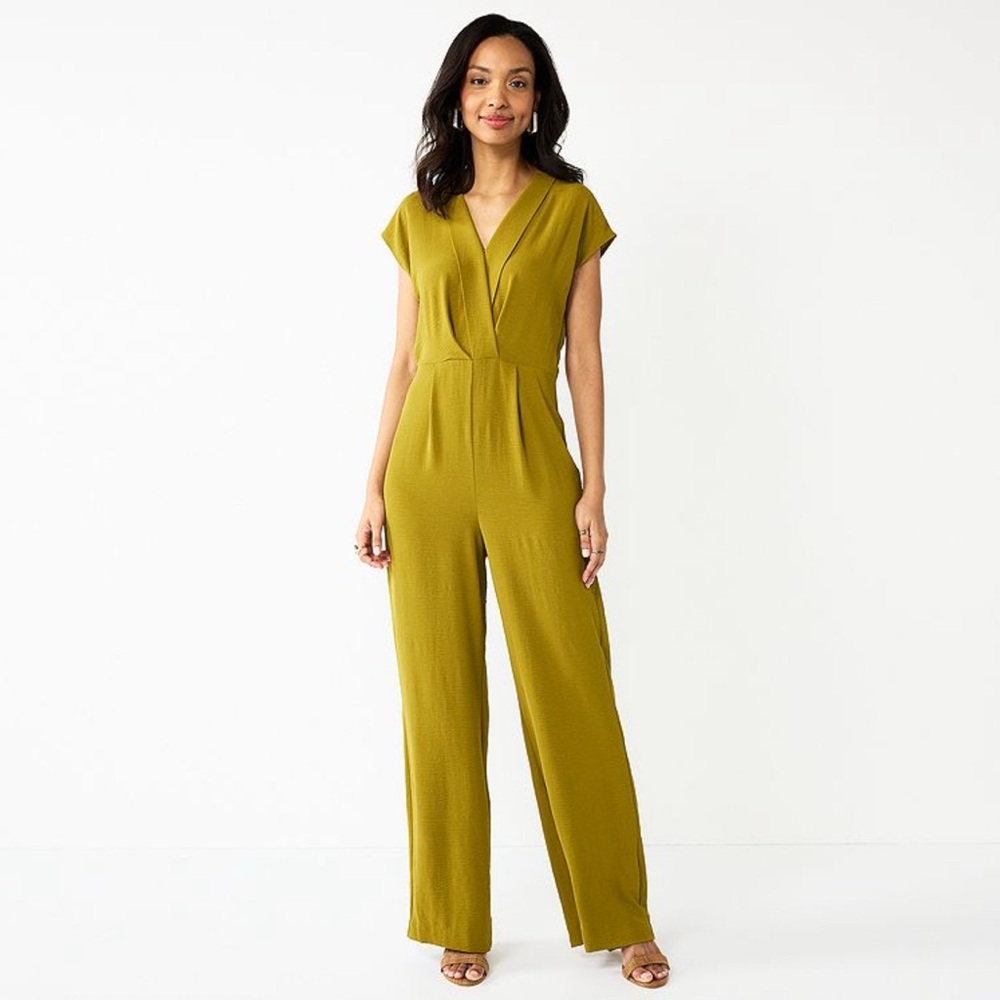 185. NWOT!! Nine West Mustard Jumpsuit. Size large.